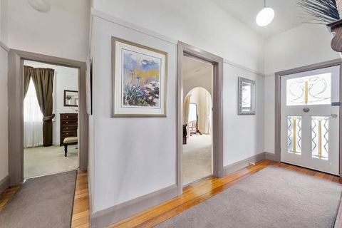 Bakers Retreat - Accommodation Redcliffe 4