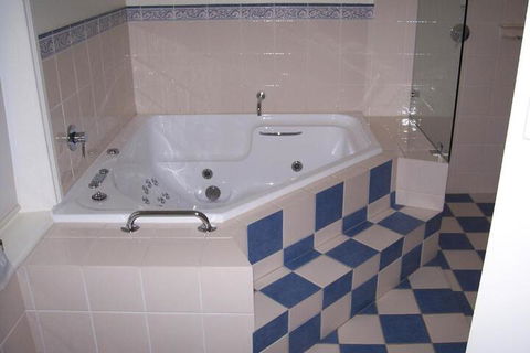 MacDonnell House Naracoorte - Accommodation Redcliffe 5