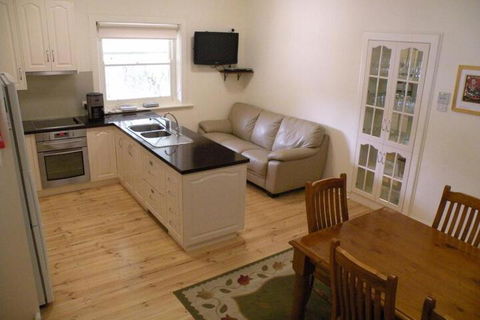 MacDonnell House Naracoorte - Accommodation Redcliffe 7
