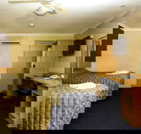 Sun Palms Motel - Accommodation Redcliffe