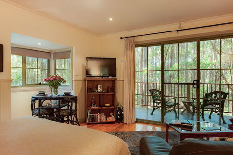 Eagle Hammer Cottages - Accommodation Redcliffe 1