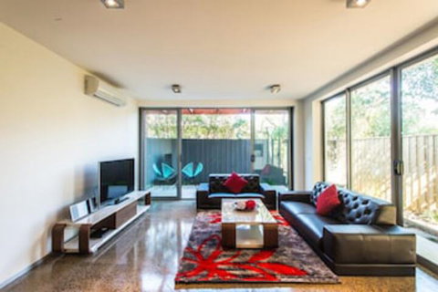 Orange Serviced Apartment - Accommodation Redcliffe 0