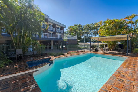 Red Star Hotels Palm Beach - Accommodation Redcliffe 5
