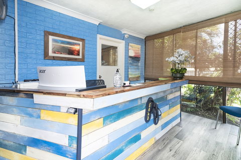 Red Star Hotels Palm Beach - Accommodation Redcliffe 6