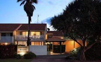 Peregian Court Resort - Accommodation Redcliffe 0