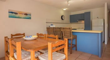 Peregian Court Resort - Accommodation Redcliffe 2