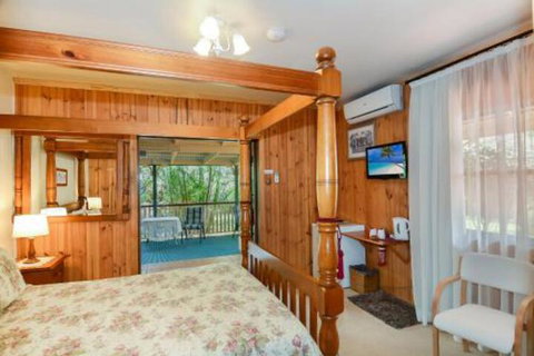 Peppertree Cottage - Accommodation Redcliffe 4