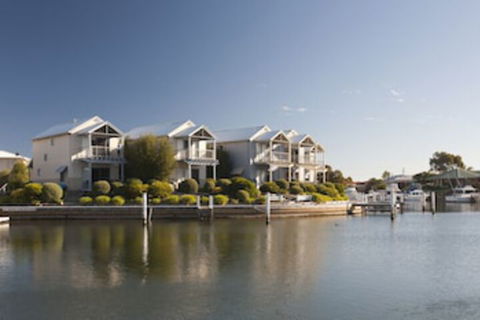 Captains Cove Resort - Accommodation Redcliffe 0
