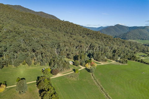 The Buckland Studio Retreat - Accommodation Redcliffe 5
