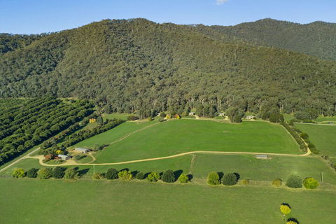 The Buckland Studio Retreat - Accommodation Redcliffe 2