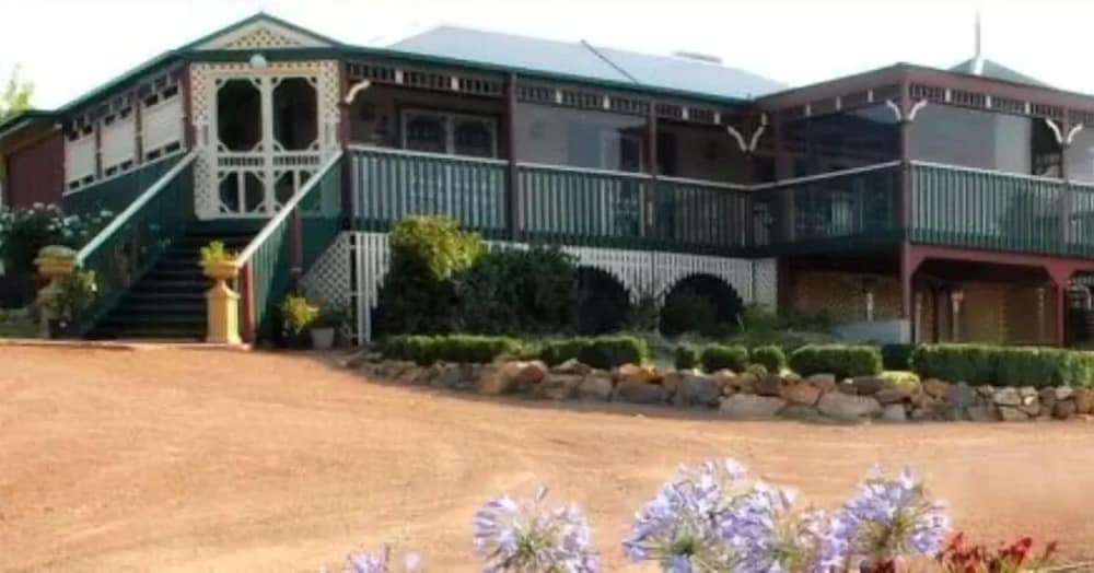 Hall ACT Accommodation Redcliffe