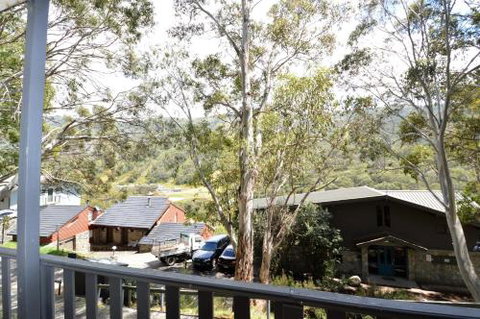 Karas 10 - Accommodation Redcliffe 3