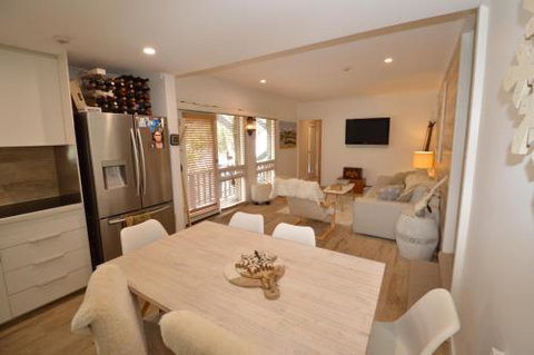 Karas 10 - Accommodation Redcliffe 5