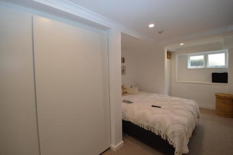 Karas 10 - Accommodation Redcliffe 4