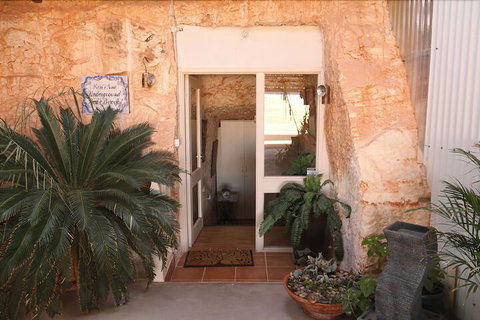 Underground Bed And Breakfast - Accommodation Redcliffe 1