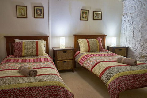 Underground Bed And Breakfast - Accommodation Redcliffe 5