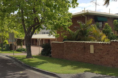 Central Motel Nelson Bay - Accommodation Redcliffe 2