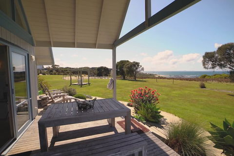 Bear Gully Coastal Cottages - Accommodation Redcliffe 3