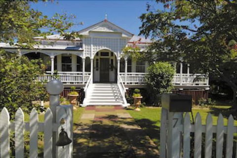 Wiss House Bed And Breakfast - Accommodation Redcliffe 2