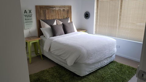 At Home Apartments - Accommodation Redcliffe 6