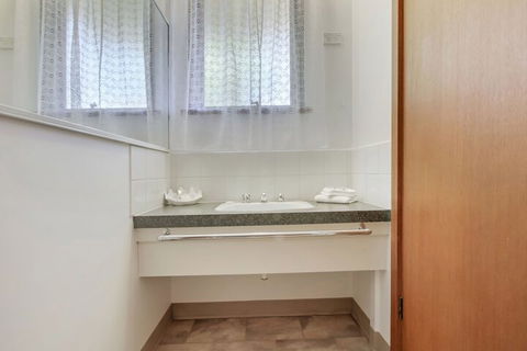 Sandpiper Holiday Apartments - Accommodation Redcliffe 5
