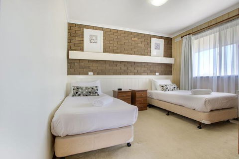 Sandpiper Holiday Apartments - Accommodation Redcliffe 3