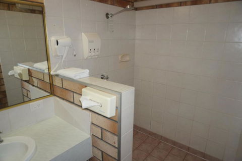 Miles Outback Motel - Accommodation Redcliffe 5