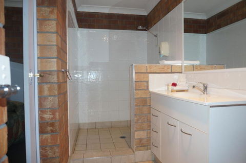 Miles Outback Motel - Accommodation Redcliffe 3