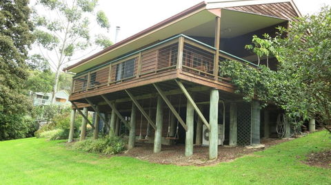 Ravensbourne Escape Cedar Lodge - Accommodation Redcliffe 2