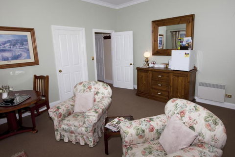 House On The Hill Bed & Breakfast - Accommodation Redcliffe 3