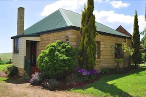 Killynaught Spa Cottages - Accommodation Redcliffe 0