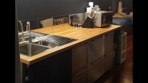 Mudstone Spa Retreat - Accommodation Redcliffe 6