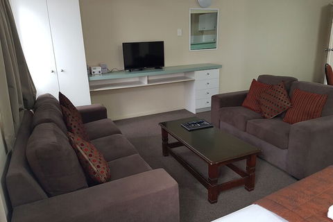 Earls Court Motor Inn - Accommodation Redcliffe 2