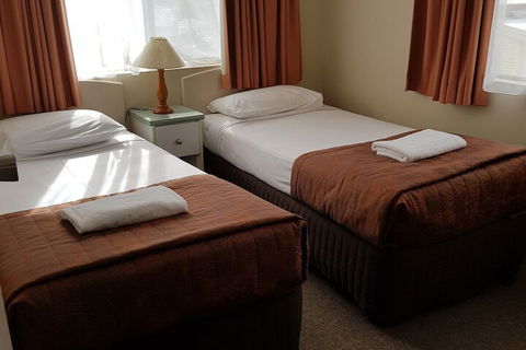 Earls Court Motor Inn - Accommodation Redcliffe 7