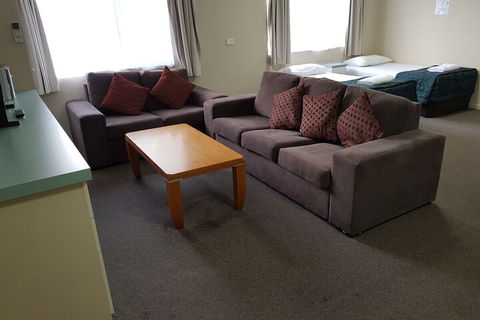 Earls Court Motor Inn - Accommodation Redcliffe 4
