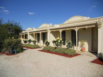Acacia Terraces - Accommodation Redcliffe 0