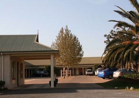 Country Gardens Motor Inn - Accommodation Redcliffe 1