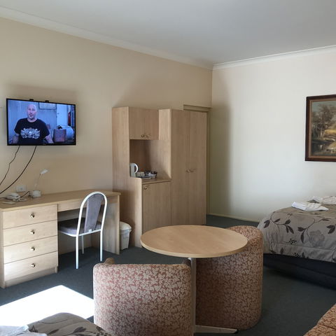 Country Gardens Motor Inn - Accommodation Redcliffe 4