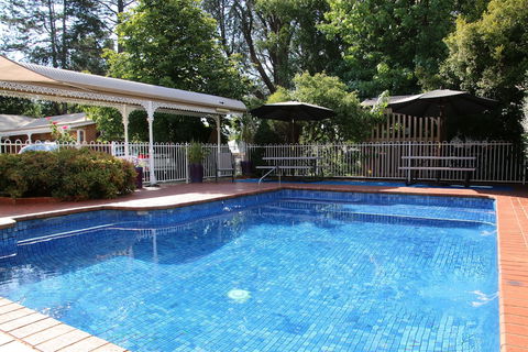 Barrass's John Bright Motor Inn - Accommodation Redcliffe 2