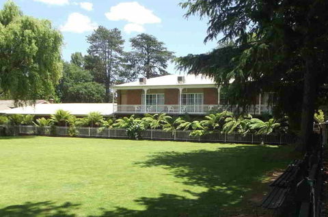 Barrass's John Bright Motor Inn - Accommodation Redcliffe 0