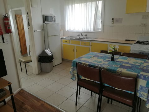 Anchorage Holiday Units - Accommodation Redcliffe 6