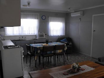 Anchorage Holiday Units - Accommodation Redcliffe 1