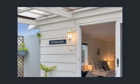 Wintergarden Beach Cabin - Accommodation Redcliffe 1
