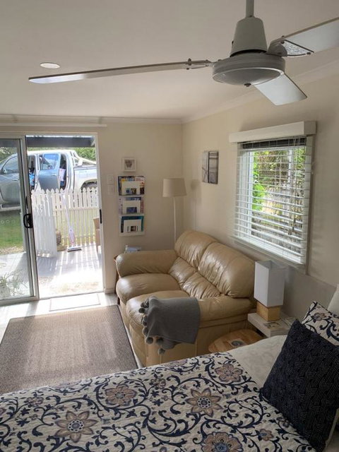 Wintergarden Beach Cabin - Accommodation Redcliffe 3