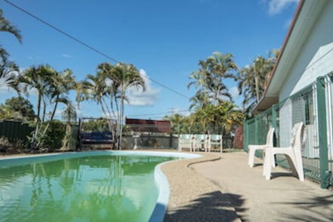 Bluff Palms Motel - Accommodation Redcliffe 0