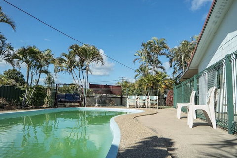 Bluff Palms Motel - Accommodation Redcliffe 2