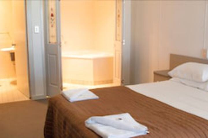 Buronga NSW Accommodation Redcliffe