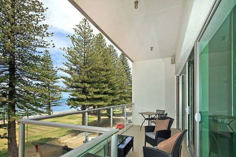 Breeze Beachfront Apartments - Accommodation Redcliffe 5