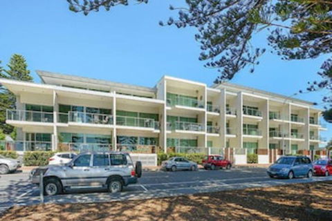 Breeze Beachfront Apartments - Accommodation Redcliffe 0