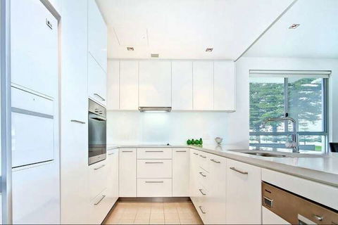 Breeze Beachfront Apartments - Accommodation Redcliffe 6